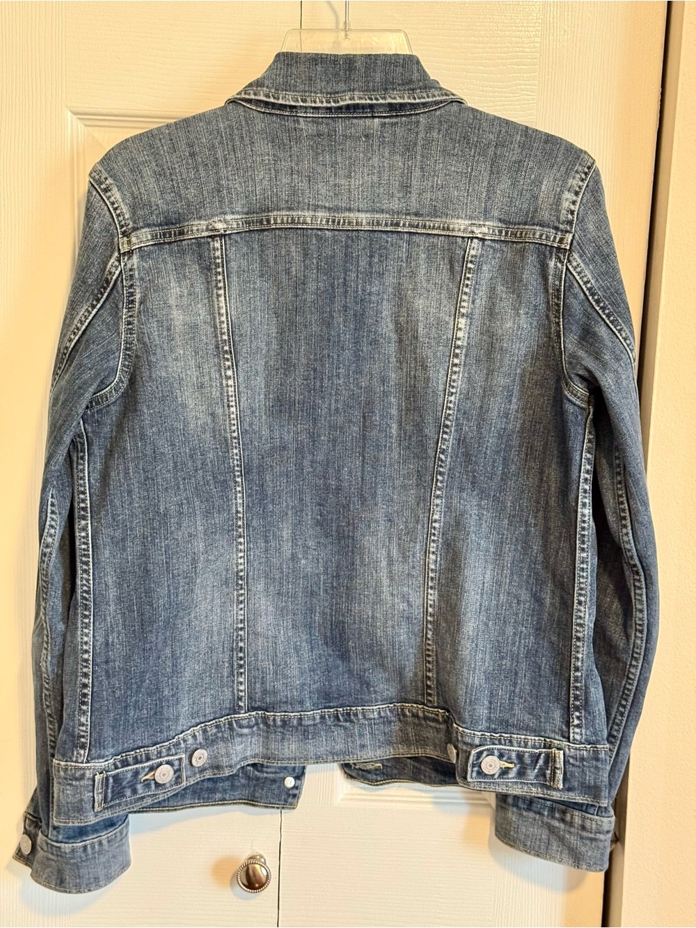 Levi's Denim Trucker Jacket - Size Medium - Picture 2 of 9